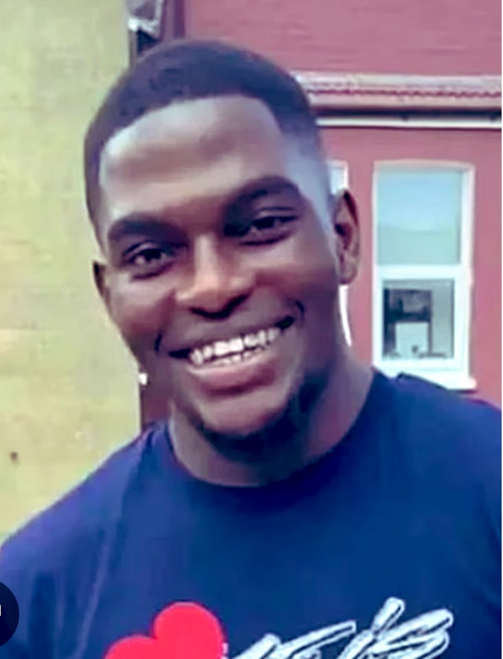 LouiseRawAuthor's tweet image. Don’t believe the lies.

#ChrisKaba:

*Was unarmed
*Was not a suspect
*Had not even been identified by police

..when he was shot dead. 

He should be playing with his 2-year old daughter now.

THIS IS NOT JUSTICE.