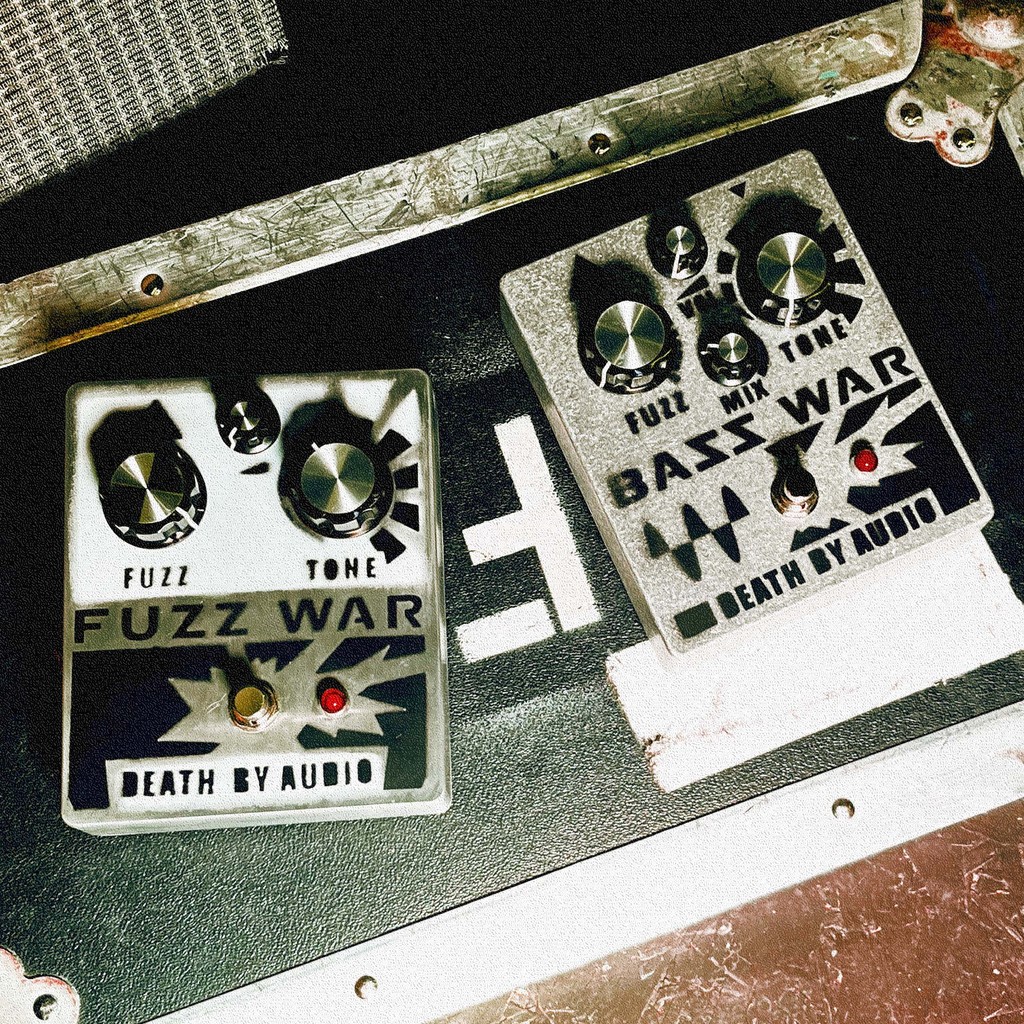 Sibling rivalry ⛓️🤼⛓️

deathbyaudio.com/collections/fu…