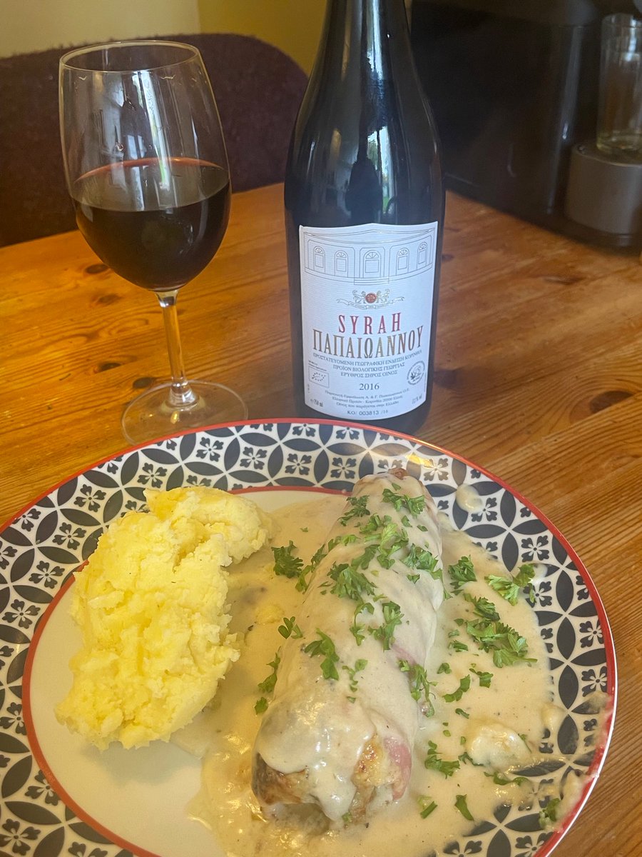 joukesp's tweet photo. #MondayLunch #EndiveGratin #PotatoMash
Starting the week w a classic! Perfection can be achieved!
Gratin of braised endives rolled in ham w Mornay sauce served w potato mash.
Perfect pairing w ‘16 Syrah by Papaioannou.
Dark fruit, spicy, velvety, tannin backbone, acidity.
87-89 https://t.co/0qluKIgbEC