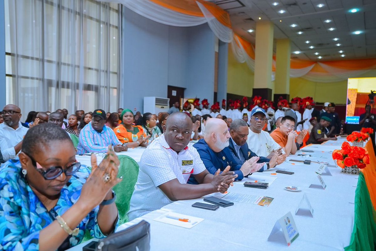 amanamhillary's tweet photo. JOB CREATION: GOV ENO LAUNCHES ARISE YOUTHS EMPLOYMENT PORTAL 

In his avowed commitment to entrench sanity and ensure that qualified Akwa Ibom indigenes secure jobs in the employment market, the State Governor, HE, Pastor Umo Eno has launched Arise Youths Employment Portal. https://t.co/htVjNMu1x5