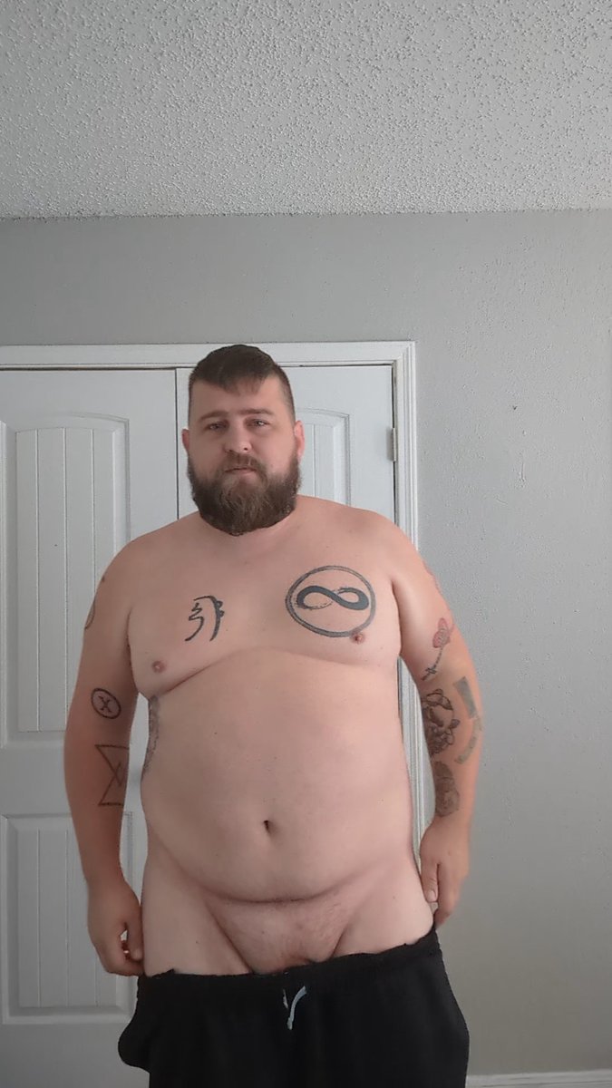 Getting ready for the day 
#dadbod #bear