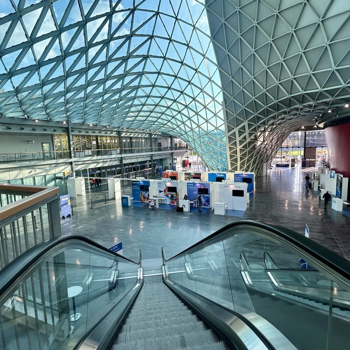 CodemotionIT's tweet image. Tutto è pronto e ci aspettano grandi emozioni alla #CodemotionMilan24! 🌟 
🤩 Chi ci sarà con noi domani?
#Codemotion #FieraMilano #TechCommunity #Developers #DevelopersLife