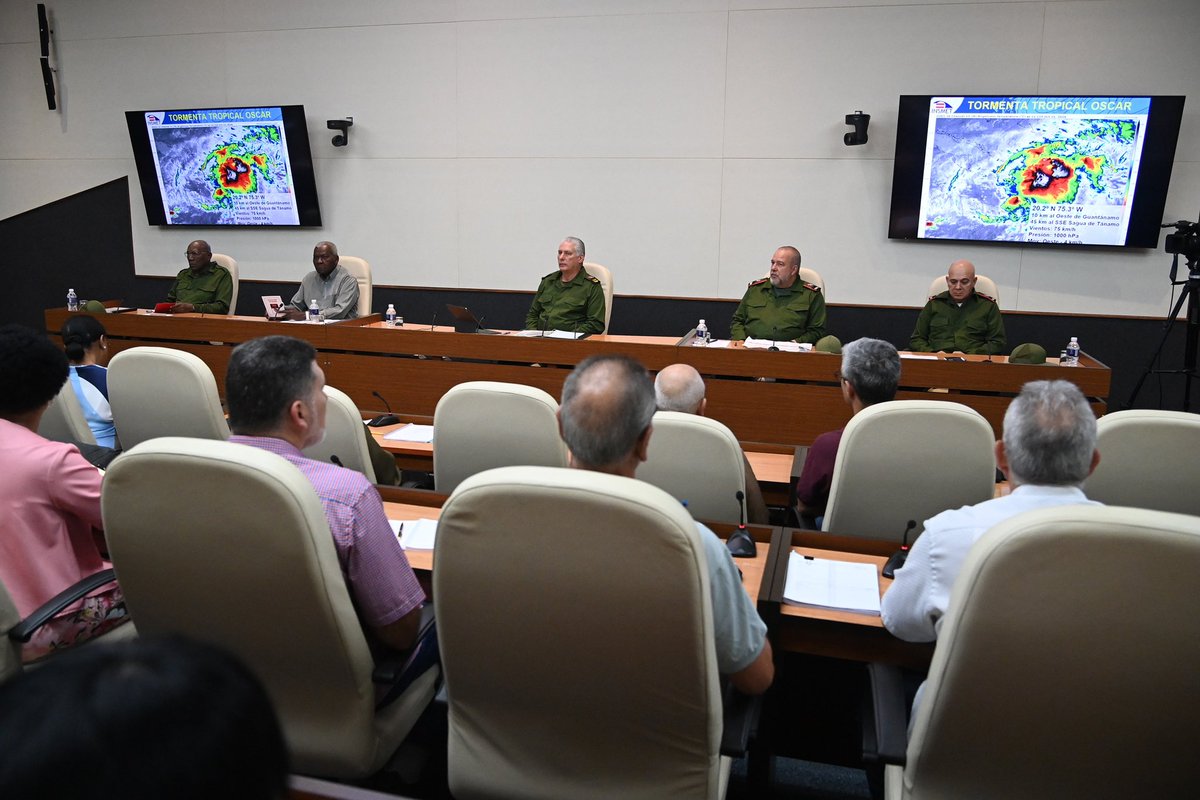 Bien temprano chequeamos la situación tras el paso de #Oscar. Afectaciones fuertes en Baracoa, Maisí e Imías, con inundaciones inéditas. 

Todo el apoyo está dispuesto para comenzar la recuperación en esos municipios de Guantánamo.

#UnidosXCuba