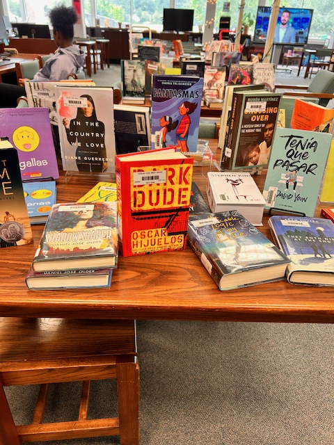 🍂It’s getting cooler and it’s time for  

☕HOT COCOA &amp; HOT READS  in the school library! 
Please consider donating something from our wish list #booklovers   #clearthelist

amazon.com/hz/wishlist/ls…