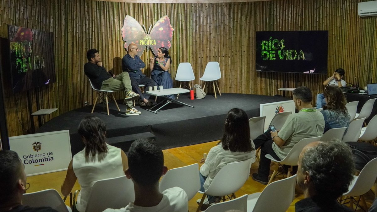 RenovacionCo's tweet photo. #AEstaHora desde la #COP16Cololombia Casa Pacífica - Pabellón Sector Paz, la ART lidera el conversatorio: #RíosDeVida "Conversaciones con el Río" proyecto de @RenovacionCo y @mincultura, que muestra a través de una experiencia tecnológica de Mapping, visibilizar las comunidades #PDET que viven en cercanías a las cuencas hidrográficas. #PazConLaNaturaleza