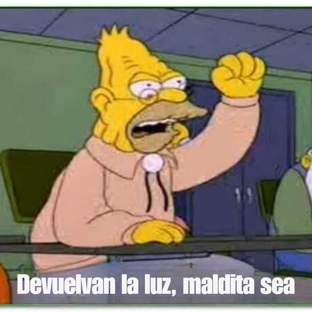 ClikChocolate's tweet photo. Ser ecuatoriano en medio de apagones todos los días be like:

#DiaMundialDelAhorroDeEnergia https://t.co/ApIyOYRRRj