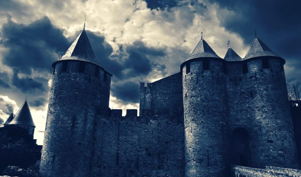 Célébrez #Halloween en #famille : 4 #activités à faire dans l' #Aude 🎃 buff.ly/406XoGm #sorties #agenda <a href="/CChalabre/">Château de Chalabre</a> <a href="/NarboVia_fr/">Narbo Via</a> <a href="/CarcaInfos/">Ville de Carcassonne</a>