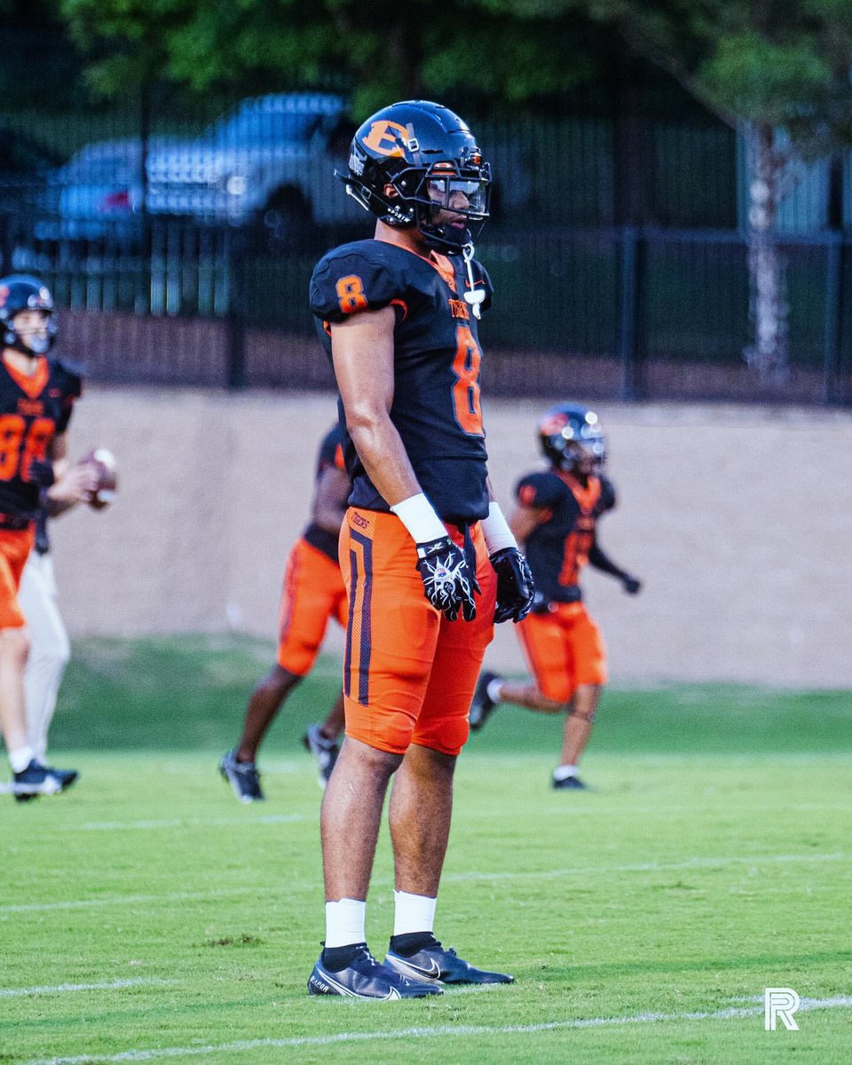 TIGER SPOTLIGHT 🔦 🐅 

One of the most PHYSICAL safeties and all around football players in the state of Tennessee. 🔨 

Junior #8 Jayden Pyant is having a breakout season.

<a href="/JaydenPyant1/">Jayden Pyant</a> 
.
.
.
#RecruitTheE