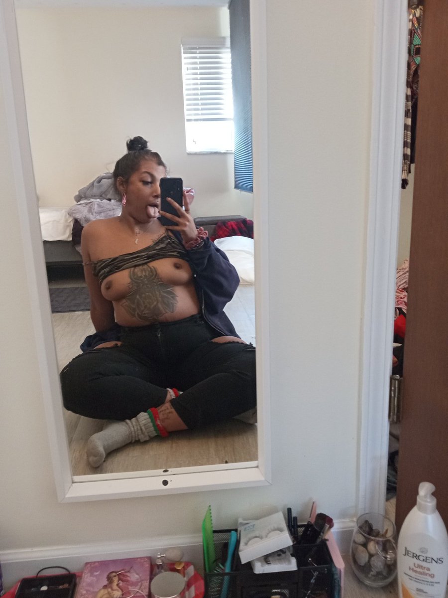 rainstudio666's tweet photo. philthy rich is gonna die because of what he does w white girls that look likee https://t.co/1XhKguWDIf