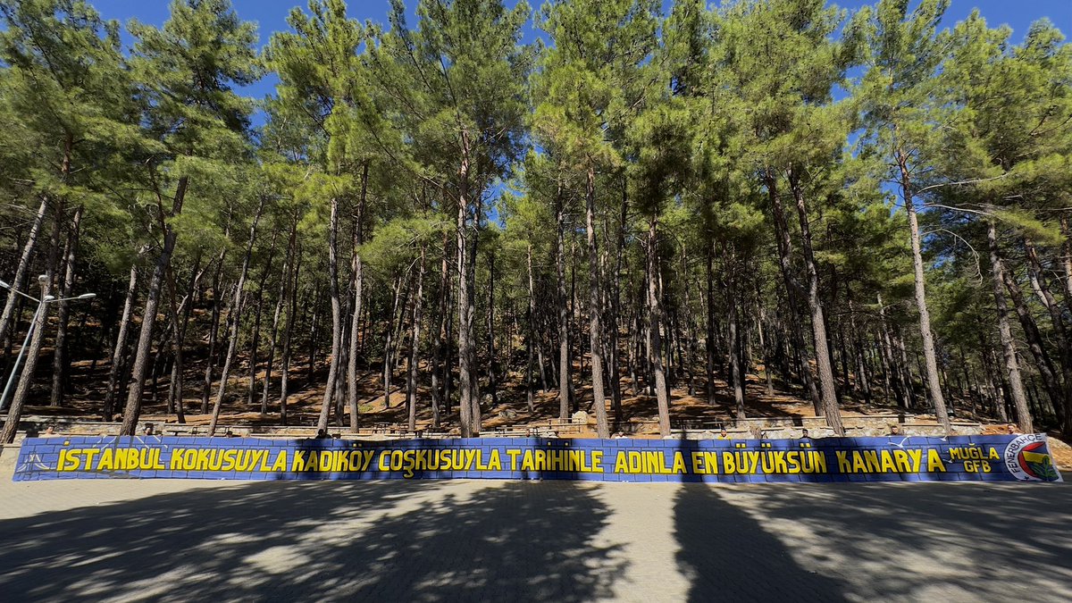 EL EMEĞİ GÖZ NURU, 35 METRE PANKARTIMIZ

#GENÇFENERBAHÇELİLER