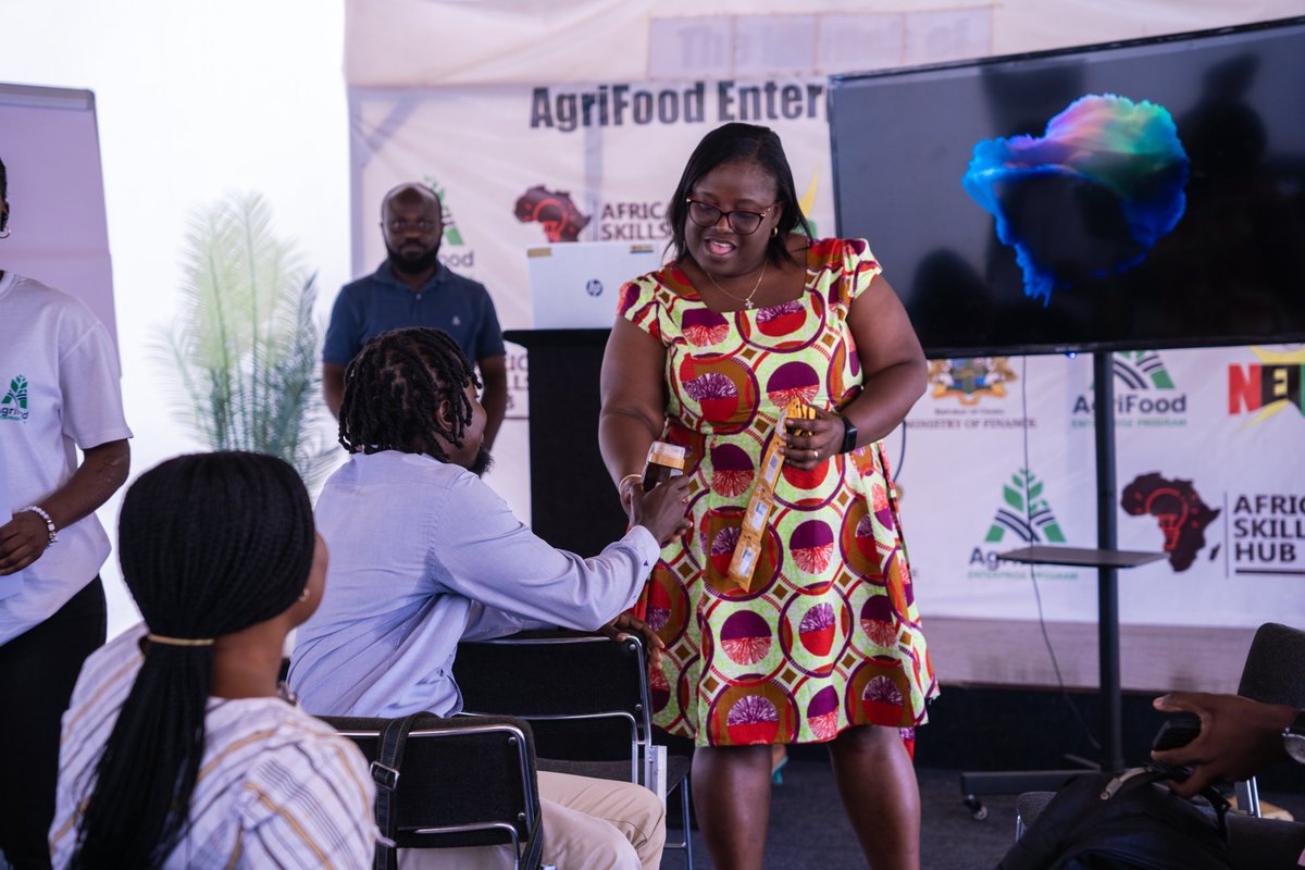 ASHAfrica_'s tweet photo. In our #AgriFoodEnterpriseProgram, participants are turning innovative ideas into impactful business prototypes, transforming agribusinesses in Ghana.  

Today, we want to highlight Carl Appiah-Nyamekye of #MeadowFoods. Carl successfully brought Dawadawa powder, a protein-rich spice made from fermented African locust beans, to the market, making it more accessible in regions with a growing demand for healthy and sustainable food.

With support from the AgriFood Enterprise Program, Carl developed a powdered form of Dawadawa, making it easier to package, store, and distribute.

This project has also positively impacted rural locust bean harvesters by creating additional income streams and boosting the local economy.  

Stay tuned for more inspiring projects from the AgriFood Enterprise Program!
