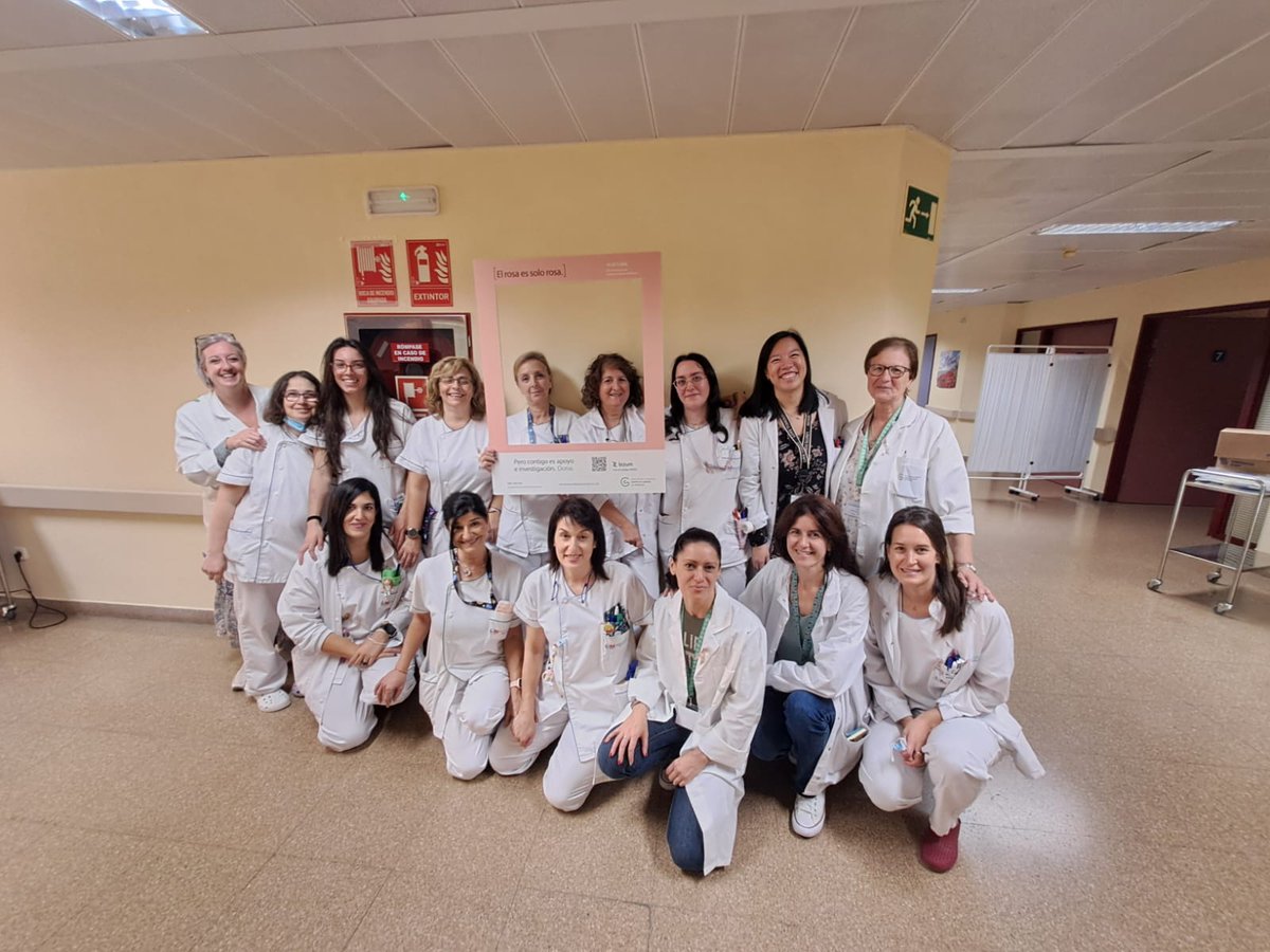 mgarciacid's tweet photo. Voluntariado @ContraCancerMAD  y personal sanitario de hospital onco-hematológico en #HUFA celebramos el día mundial del cáncer de mama #ElRosaEsMásQueUnColor con tú aportación es más investigación y más apoyo para pacientes y familiares https://t.co/vxwadgmzSe