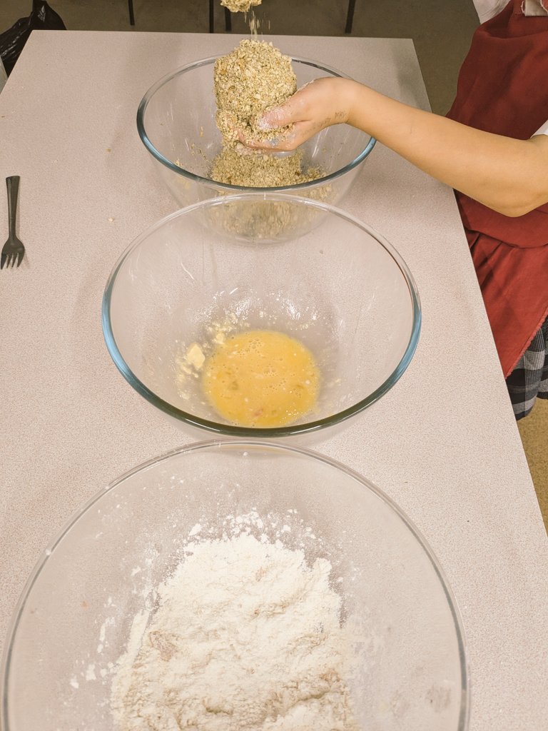 MrsMulhall3's tweet photo. Cooking club making scotch eggs! 😋 Very yummy results! Well done to the students at @kingsbury_green great job! 👌👌 https://t.co/CiHyQanHFa