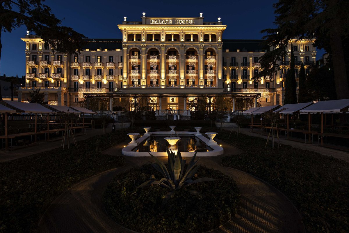 mynextholliday's tweet photo. https://t.co/RY4crzcoC9 With the Adriatic Sea as your backdrop, the Kempinski Palace offers more than just a stay; it offers an experience steeped in elegance. Join us as we toast to the finer things in life! 🥂🌊 #CheersToLuxury #TravelInStyle https://t.co/v6Seto25Wx