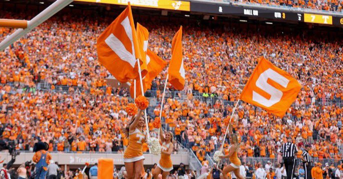 GrantRamey's tweet photo. A Tennessee spokesperson confirmed that the #Vols do not pipe in crowd noise at Neyland Stadium, as Alabama radio play-by-play broadcaster Chris Stewart claimed. 

“You’ve got 100,000-plus and they also pipe in crowd noise as well.”

🔗 https://t.co/UF6PP4Oe1n https://t.co/vclBRm02iT