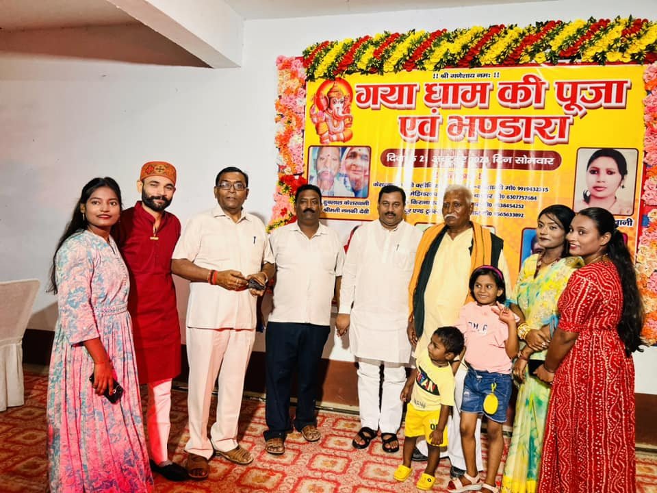 JitendraBJP4UP's tweet photo. आज दीवर निवासी श्री भूरेलाल केशरवानी जी के यहाँ आयोजित गया जी के भण्डारे में शामिल होकर प्रसाद ग्रहण करने का सौभाग्य प्राप्त हुआ।।
#Kaushambi #Prayagraj #Gayadham https://t.co/clDuUvuyRp