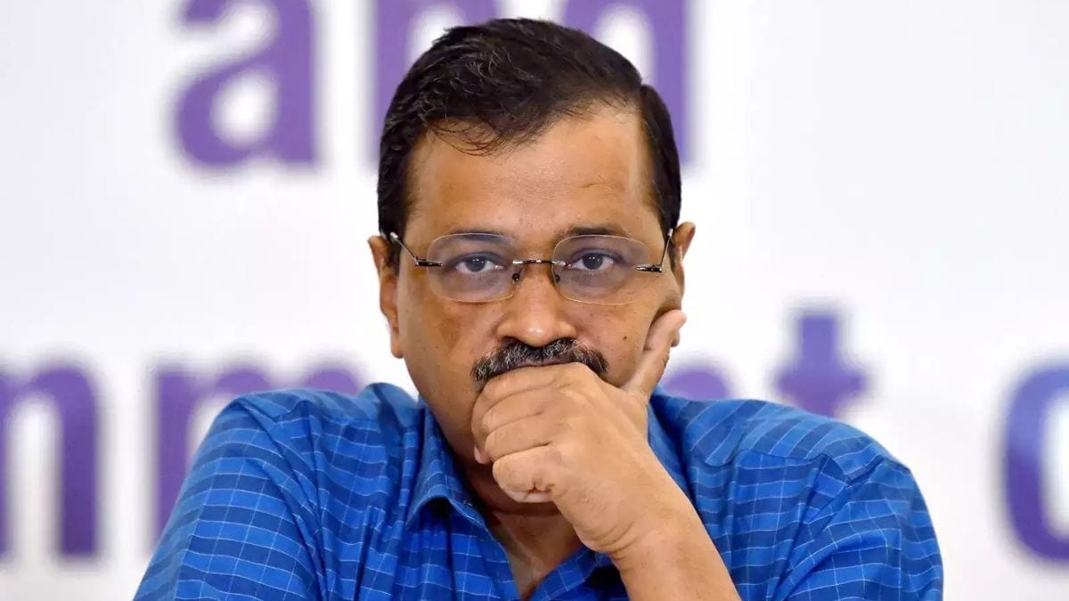 epanchjanya's tweet photo. "झूठे आरोप लगाकर माफी मांगना अरविंद केजरीवाल की पुरानी आदत।"

: सॉलीसीटर जनरल तुषार मेहता

अरविंद केजरीवाल को सुप्रीम कोर्ट से झटका!

SC ने ठुकराई अरविंद केजरीवाल की याचिका।

गुजरात यूनिवर्सिटी मानहानि केस में करना होगा मुकदमे का सामना।

पीएम नरेंद्र मोदी की डिग्री को लेकर आप नेता संजय सिंह और अरविंद केजरीवाल ने गुजरात विश्वविद्यालय के बारे में विवादित टिप्पणी की थी। 

यूनिवर्सिटी ने उनके खिलाफ आपराधिक मानहानि का मुकदमा दर्ज कराया है।