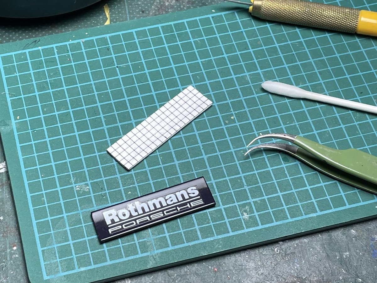 kazsarks2016's tweet photo. 今日の工作は、デカールを二枚貼っただけ。オーケーオーケー、ゆっくり楽しもう。割れなくて良かった、今のところは。

#43オモロー https://t.co/jw9243mU9Q