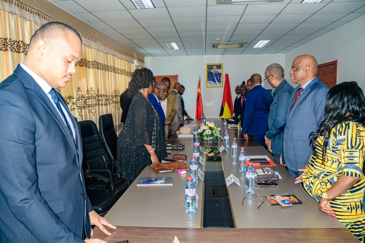 Le PCT et le MPLA renforcent leur coopération. Une séance de travail précédée d'une audience auprès du SG du PCT, Pierre Moussa a sanctionné le séjour congolais de la délégation angolaise. Ce moment a été propice aux souvenirs vivaces entre les deux partis amis cinquantenaires.
