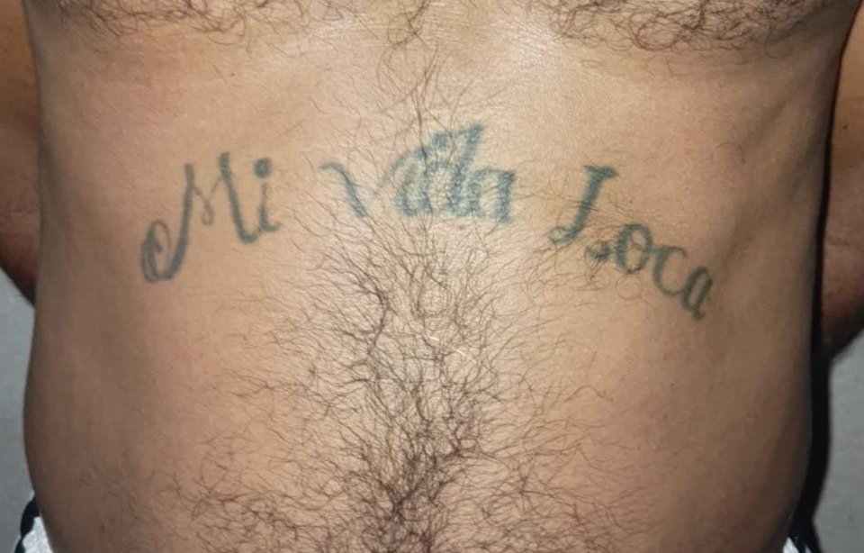 SantaAnaNoticia's tweet photo. #ElPajonal | En caserío El Mojón, San Antonio Pajonal, Santa Ana Oeste, la Fuerza Armada ubicó a Byron Alberto García Caballos, (a) Pana, homeboy de la MS-13.
Fue entregado a la PNC, para que enfrente a la justicia por sus acciones delictivas.
#GuerraContraPandillas https://t.co/OPPIpxll7Q
