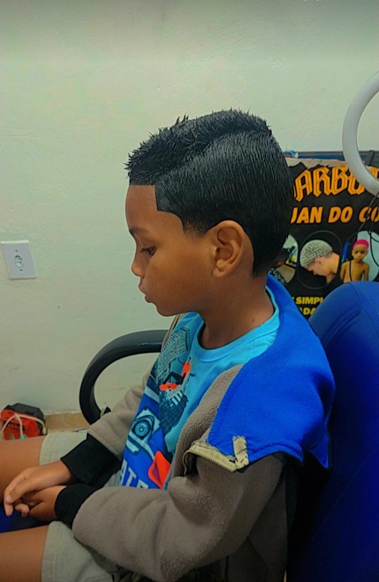 RuanDoCorteOfc's tweet photo. Régua no funcionário 💈✂️📏🙅🔥🚀 https://t.co/Lz9pX9OiYB