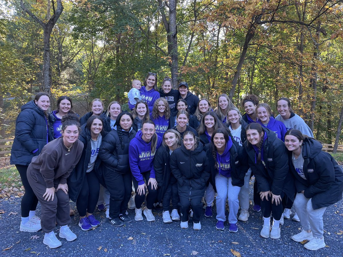 JMUSoftball's tweet photo. Reminiscing on a fantastic team retreat at the Endless Caverns! 🌄

#GoDukes https://t.co/5Xh7EQ5ry9