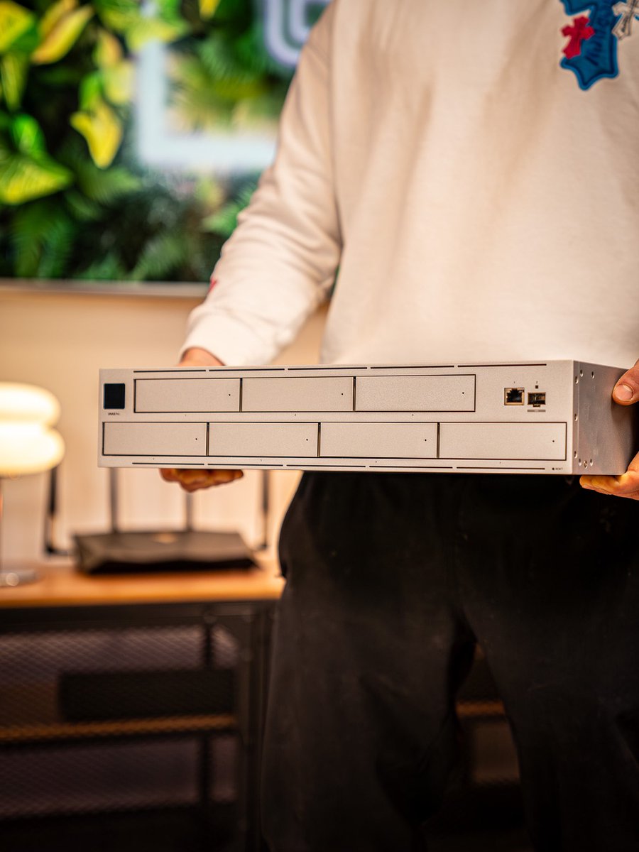TechFlowTweets's tweet image. What’s this? A NAS from @Ubiquiti - we can’t believe it either 🤝 Were working on a video, what do you want to know?