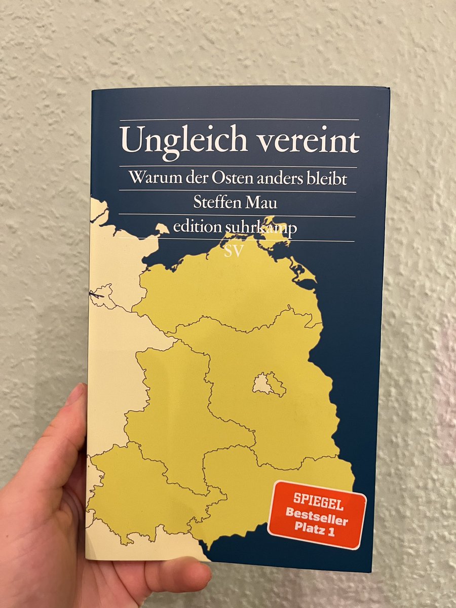 In seinem Buch “Ungleich vereint – Warum der Osten anders bleibt”, erschienen in diesem Jahr,  beleuchtet Steffen Mau die fortbestehenden Unterschiede zwischen Ost- und Westdeutschland.