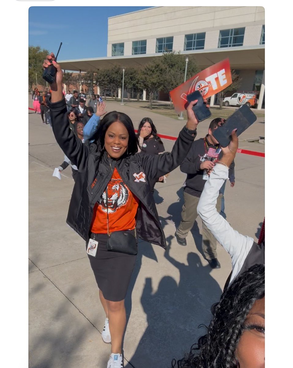 Stroll to the Poll <a href="/LancasterISD/">Lancaster ISD</a>. Our students are exercising their right to vote! Special thanks to all the district and community partners who joined us! <a href="/JettKirsten/">Kirsten Jett</a> <a href="/akperera/">Dr. A. Katrise Lee-Perera⚜️</a> <a href="/drcasscarr/">Dr. Cassandra Barker (she/her)⚜️</a> <a href="/ksimpsonPRpro/">Kimberly Simpson</a>