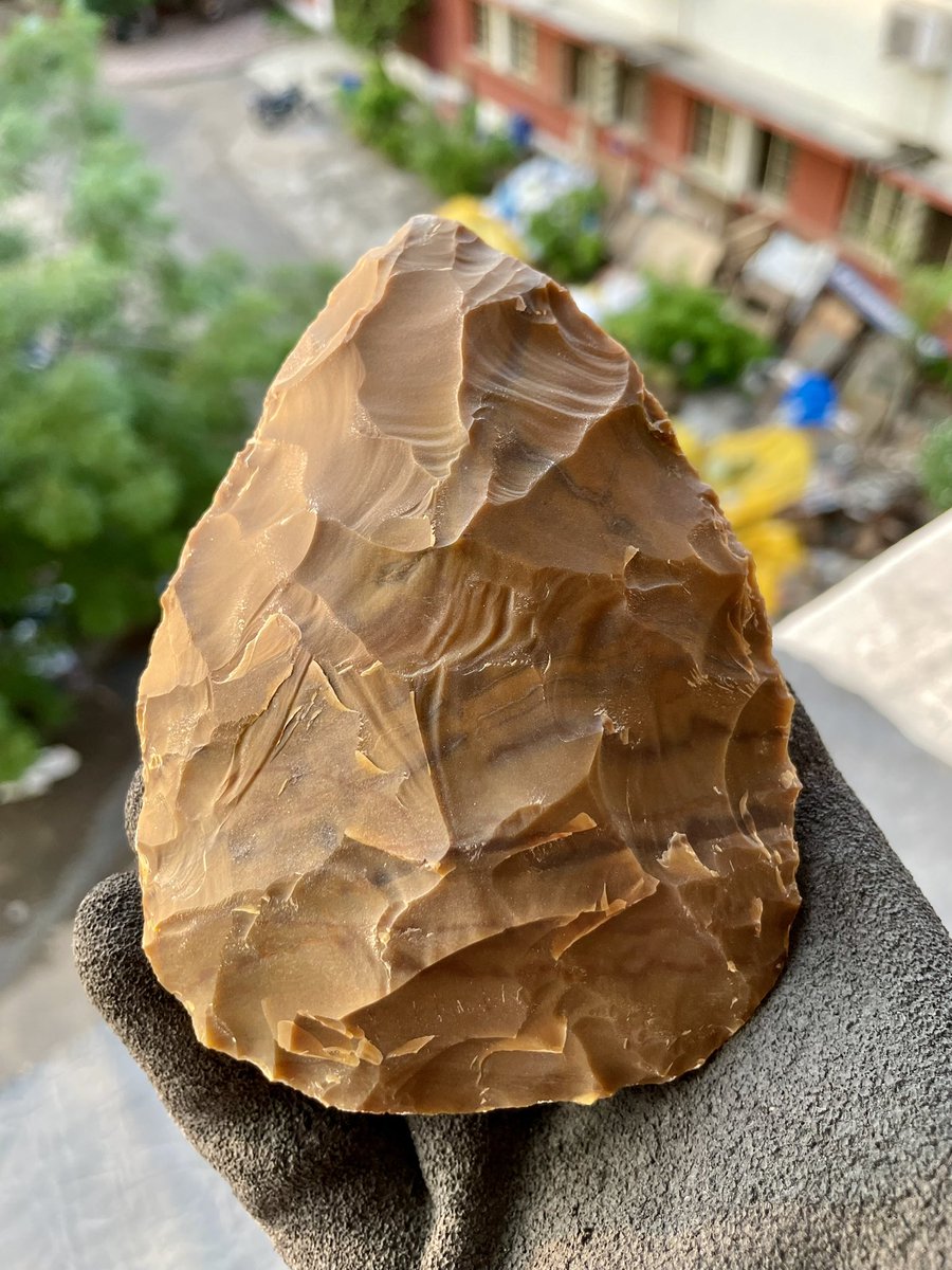 Shashi_B_Mehra's tweet photo. Handaxe🤎
#experimental #knapping #palaeolithic #paleolithic #archaeology #handaxe #India https://t.co/jBP80sfdRU