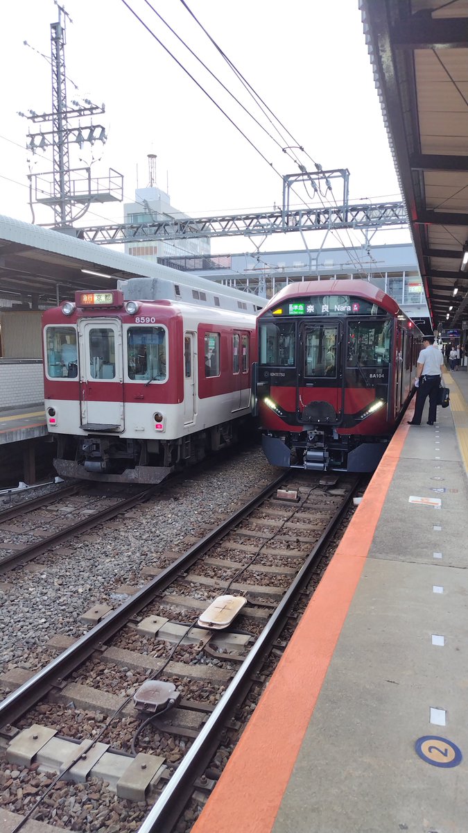 おはようございます☀️
今日は仕事休みですけど昼頃か夕方頃雨が降ります傘必須ですね
風邪ひかないよう気をつけて

今日も良い1日を過ごして下さい🤗

その続き
近鉄の新型車両と旧型車両どっちが好きですか？

#NaturePhotography 
#近鉄