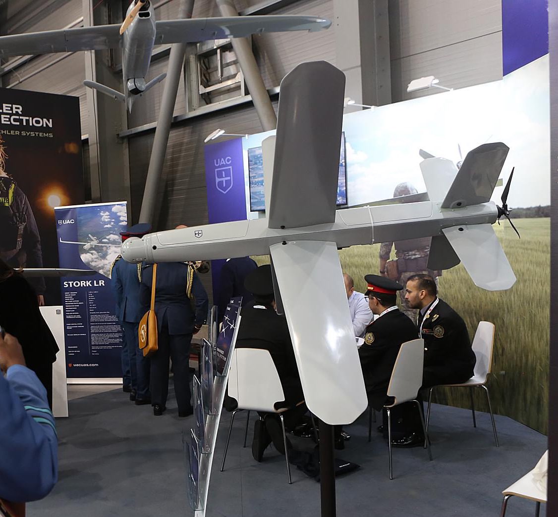 praisethesteph's tweet photo. 🇨🇿#FFF24: 50 Shades of Drones at Future Forces Forum 2024 (@ForcesForum) in Prague.
A selection of a few interesting drones:
1) ‘Raptor 10’ FPV drones by 🇵🇱Kamikaze Systems.
2) ‘Kamikaze 15’ fiber-optic cable FPV drone by 🇵🇱Kamikaze Systems.
3) ‘Mace’ loitering munition by 🇨🇿🇺🇦 UAC UAS s.r.o.
4) Light bomber platform ‘BRUSMIN’ by 🇨🇿 state-owned VTÚ (Military Technical Institute).
🧵1/4