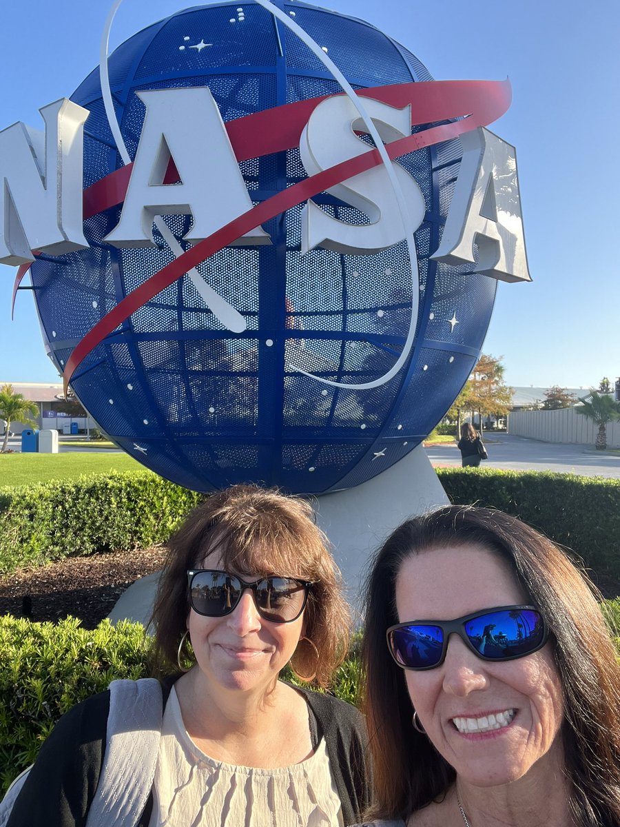 No better way to spend a Monday! #Brevard_DayOfDiscovery <a href="/Dan_Gammage/">Daniel Gammage</a> <a href="/DiscoveryEd/">Discovery Education</a> <a href="/BettyBergnes/">BettyBergnes</a> <a href="/GuyHarveyOcean/">Guy Harvey Foundation</a> <a href="/NASAKennedy/">NASA's Kennedy Space Center</a>