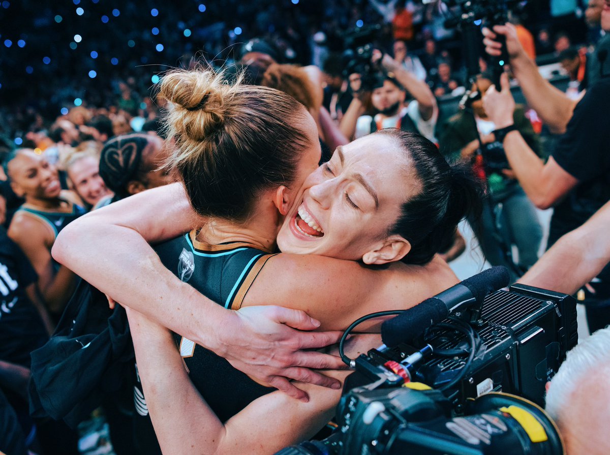 breannastewart's tweet photo. For the city🗽 https://t.co/WCuK4dupRJ
