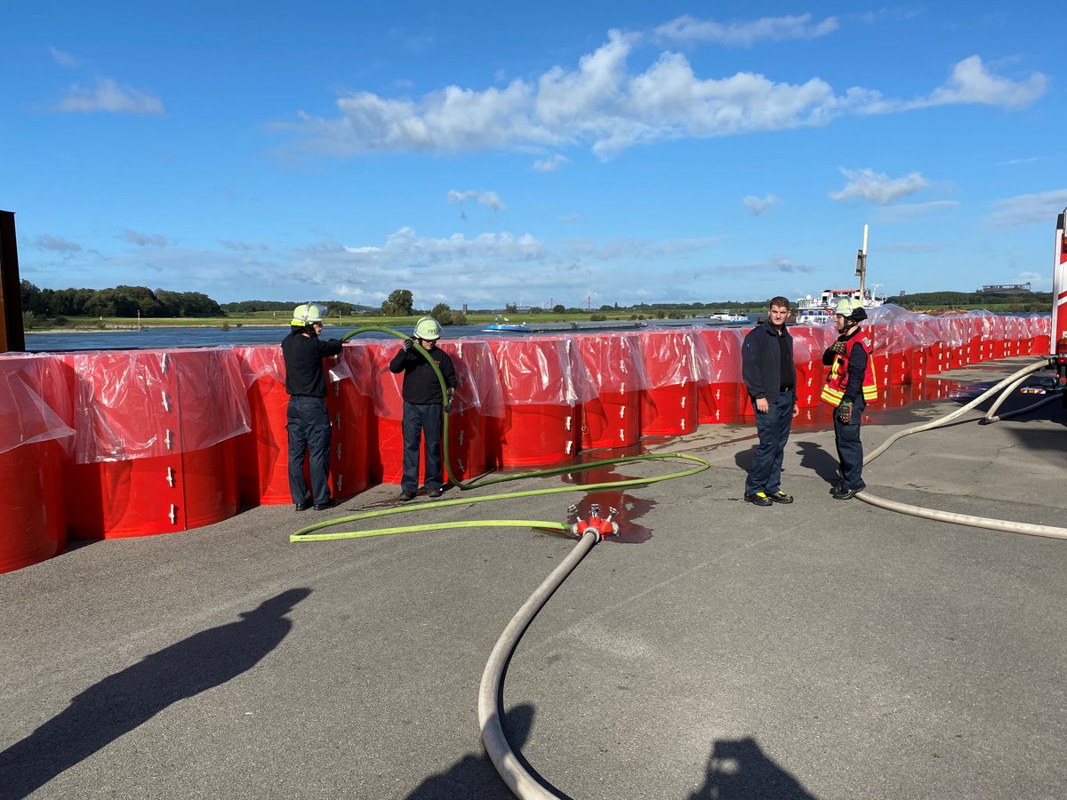 sirig_MTU's tweet photo. As Project Partner @sirig_MTU  were delighted to attend and present at the recent  @INTERREG_NWE  #FlashFloodBreaker Project Meeting in Duisburg, Germany. Real live demonstrations of approaches to emergency flood management were really informative. https://t.co/P9K3pXpA2Q
