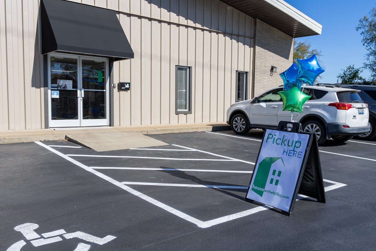 BGChamber's tweet photo. 🎉 Congrats to House on the Hill on their grand opening! Providing food and affordable housing to those in need. Welcome to Bowling Green!

📍 1333 Magnolia St. STE 1
☎️ 270-532-3595
🌐 House on the Hill Inc | Affordable Housing | Food Bank | Bowling Green KY https://t.co/usuhaofWPY
