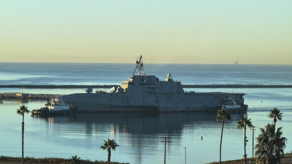 WarshipCam's tweet photo. USS Mobile (LCS 26) Independence-variant littoral combat ship coming into Seal Beach, California - October 21, 2024 #ussmobile #lcs26
SRC: TW-@BulletOneOneTwo https://t.co/4h5urXhdjG