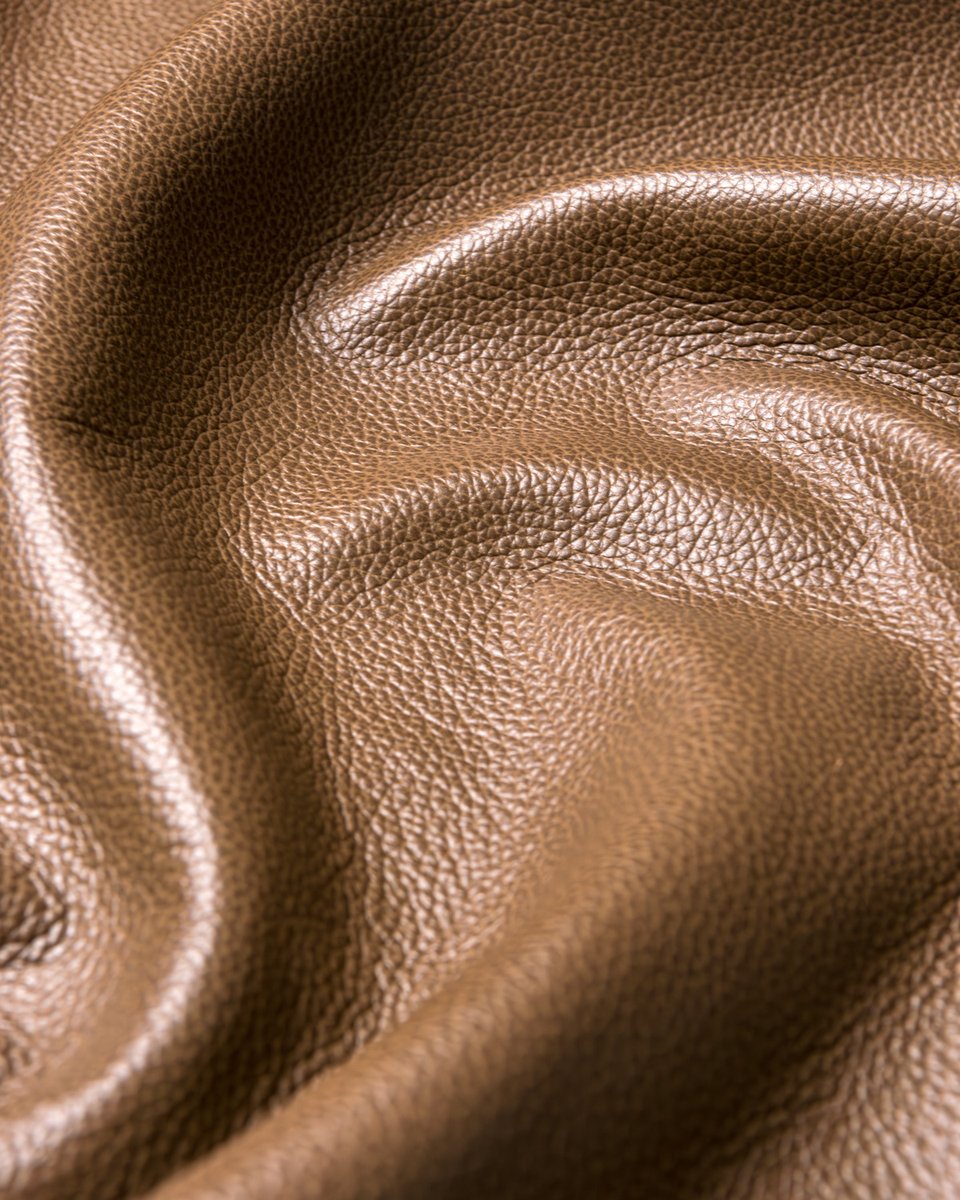 JamieStern_'s tweet image. Summer's over but we're still tanning! 

The eight new colors of our Metro II leather are all elegant neutrals and earth tones meant to complement a variety of design schemes.

#jamiesterndesign #leather #leathercollection #upholsteryleather #instockleather #interiordesign #hides