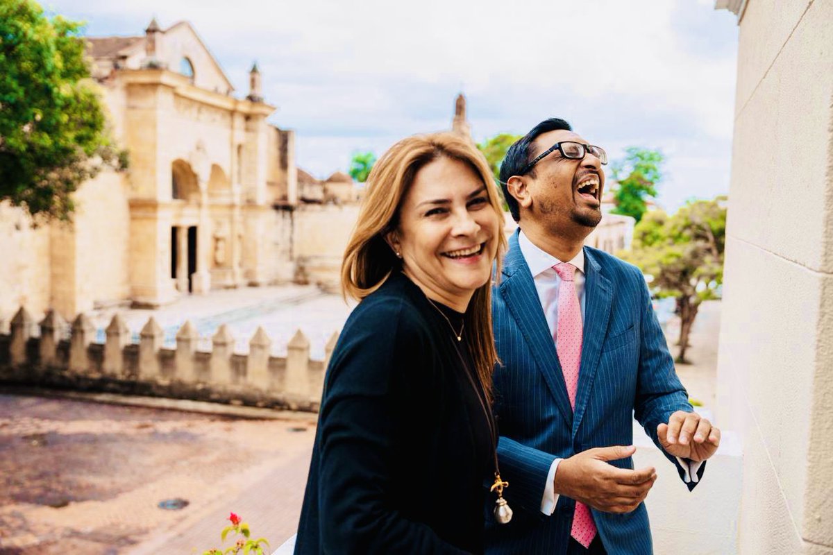 No podía cerrar mi gestión como Embajador de🇩🇴 sin antes despedirme de una gran amiga y aliada, la Hon. Alcaldesa de @alcadiadn, @carolinamejiag. Su apoyo ha sido clave durante este tiempo y celebro todo lo que hemos logrado juntos para fortalecer la relación bilateral entre🇬🇧🇩🇴