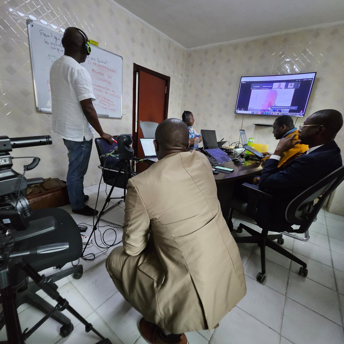 ECOWASdevparcel's tweet image. Today an important Online Workshop took place between  representatives from Ministries of Digital Economy and Data Protection Authorities from ECOWAS  &amp;amp; @GroupeDPSE on the Review of the Preliminary Draft of the Revised Supplementary Act A/SA.1/01/10 on Personal Data Protection.