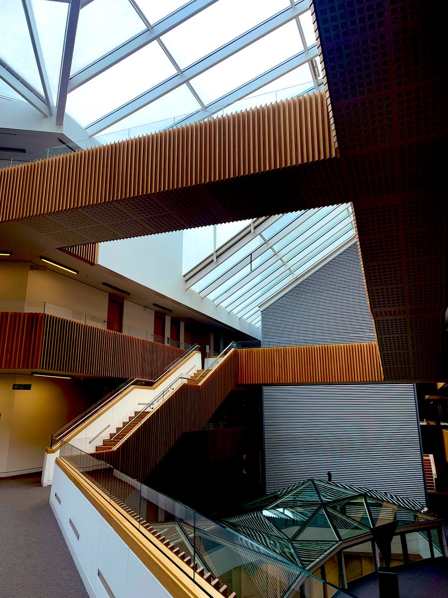 EleonoraSberg's tweet image. Three pictures of my daily commute.
📍My room
📍Walk to the department
📍My absolute stunning department @OxUniMaths !!
And then reverse 🔄