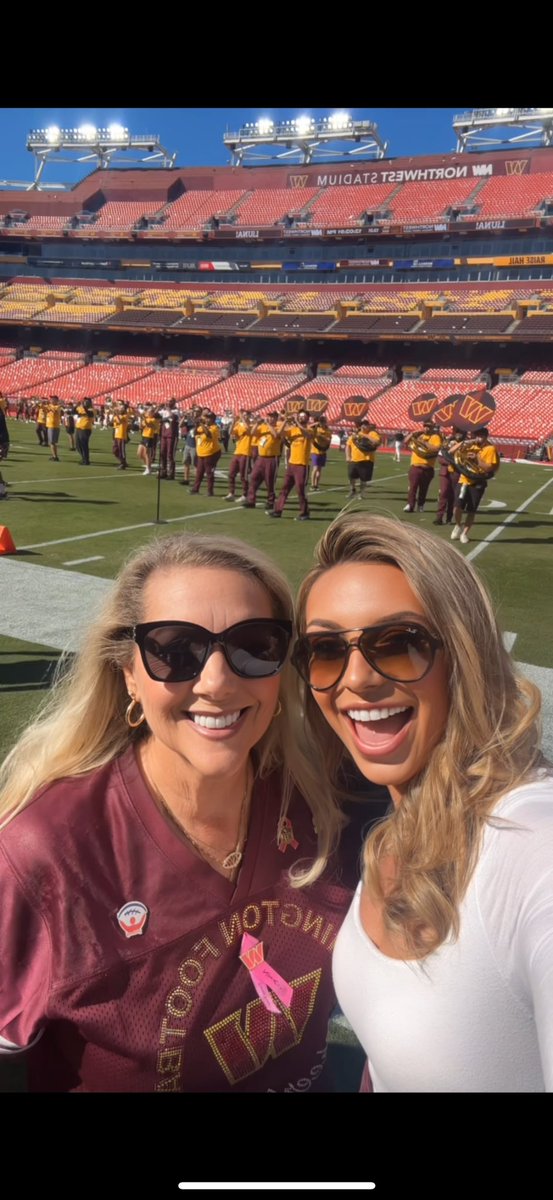 DCREchick's tweet image. It was an amazing experience to be back on the field, reliving the magic with old friends and feeling the game-day energy! 💛❤️

Perfect day all around, didn’t hurt that we annihilated the #Panthers 🫡
#HTTC #DarrellGreen #HomecomingGame #OnceACheerleaderAlwaysACheerleader
