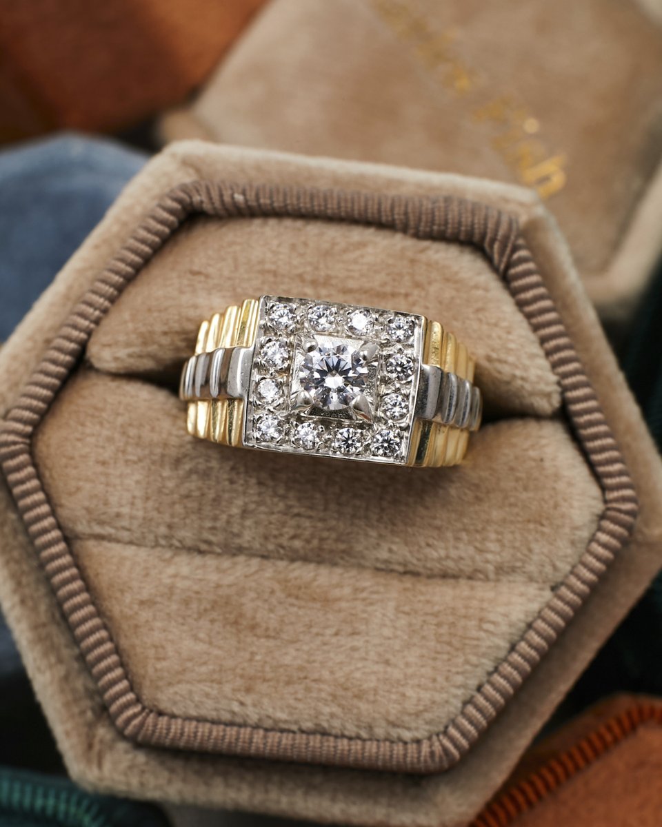 charles_fish's tweet image. ✨ Just dropped! 🌟 Our new vintage jewellery is here to elevate your style! Which piece are you excited about? Comment below! 💖 #vintagejewellery #secondhandjewellery #sustainablejewellery #sustainablefashion