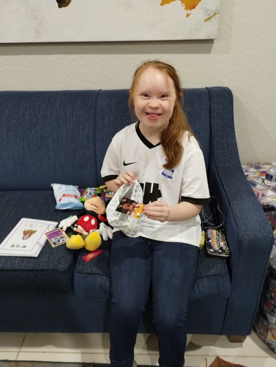 victoria_school's tweet photo. The Florida group landed safely and were met at the airport by @GKTWVillage and each received a free goodie bag 🥳🤩😍

Today they all had breakfast with Mickey and Minnie Mouse 😮🎉🎊 

@boparantrust @WaltDisneyWorld 

#Florida #memories #charity #experiences https://t.co/3SDXEgb7Q5