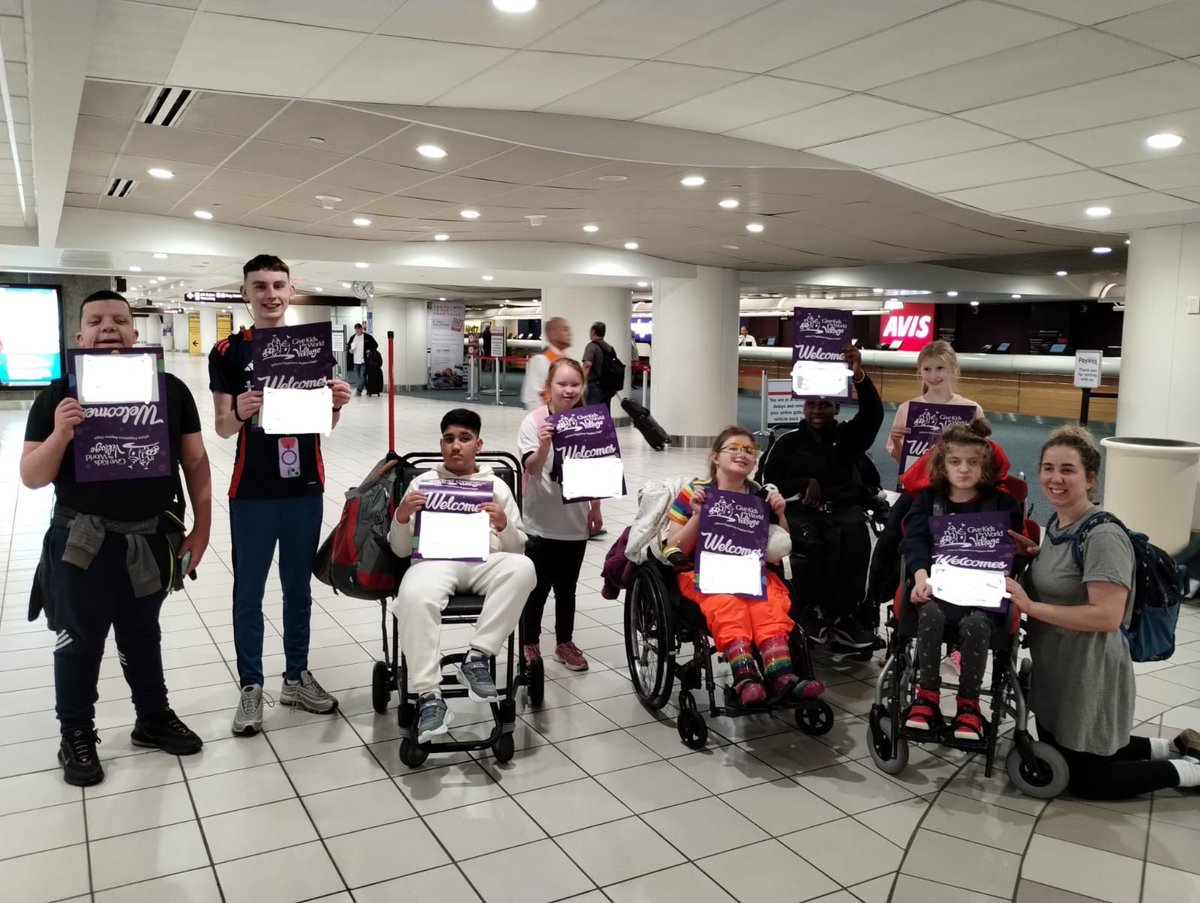 victoria_school's tweet photo. The Florida group landed safely and were met at the airport by @GKTWVillage and each received a free goodie bag 🥳🤩😍

Today they all had breakfast with Mickey and Minnie Mouse 😮🎉🎊 

@boparantrust @WaltDisneyWorld 

#Florida #memories #charity #experiences https://t.co/3SDXEgb7Q5
