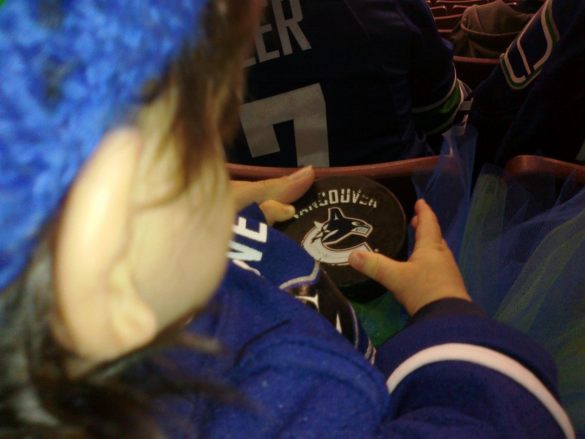 McnuggetPeople's tweet photo. My #Edler retirement puck arrived!! It'll go nicely with the one Henrik Sedin shot into the crowd, landing at our feet, when we flew to Vancouver for a game in December 2011

#Canucks https://t.co/Rne7Wh9CyL