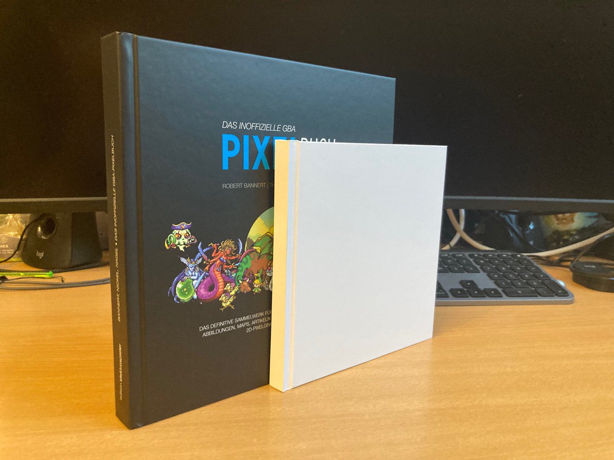 elektrospieler's tweet photo. Ist es nicht süß … das Musterbuch zu unseren bald erscheinenden Zelda- und Mana-PIXELFIBELN? Hier seht Ihr es im Größenvergleich zum GBA-PIXELBUCH. Musterbücher werden z.B. für Verpackungs-Tests, Abwiegen usw. erstellt. #pixelbuch #pixelbook #gba https://t.co/fZSqL7YCt9