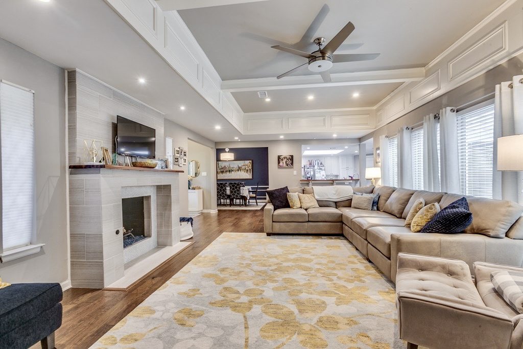 CBADreamRealty's tweet photo. Come see this newly listed home that exudes elegance &amp; modern comfort. Located in the tranquil Highlands North neighborhood in Dallas, TX! Features 2 inviting, spacious living areas, 2 dining areas, 4 bedrooms, &amp; 3 bathrooms. Don’t miss the opportunity to own this beautiful home! https://t.co/GClZHamKha