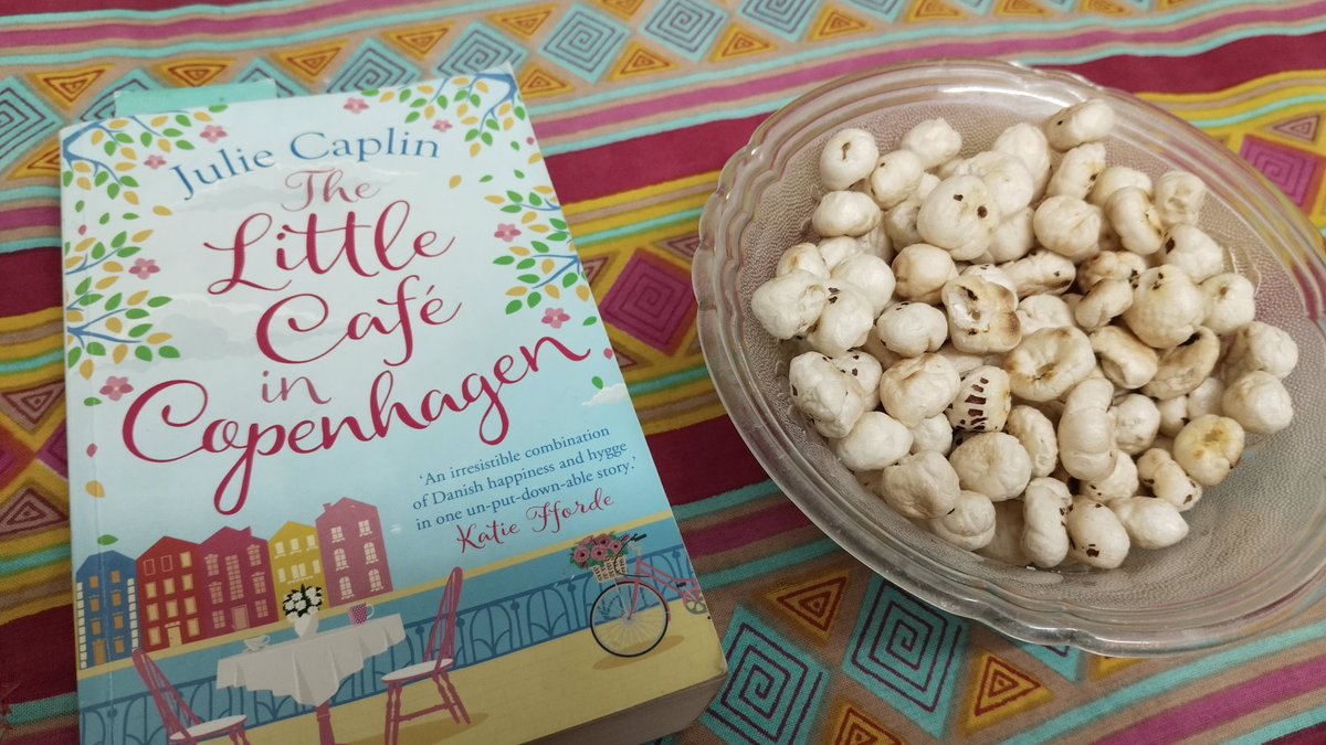 Varshasaxenaa's tweet photo. #lateNightCravings 
#theLittleCafeInCopenhagen 
#Books https://t.co/WCjq6JnieT