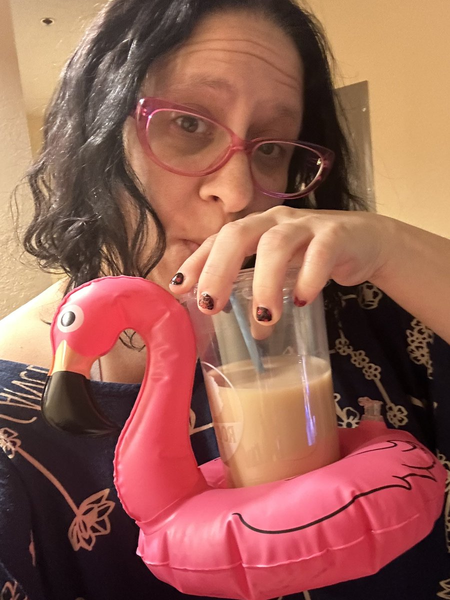 MelissaANathan's tweet image. Happy day off from me &amp;amp; my flamingo!

#stagemanagerlife